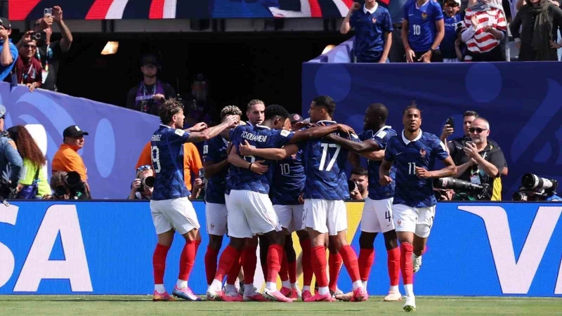 Fransa-Senegal maçında son dakikalar nefes kesti: 3-1 (ÖZET)