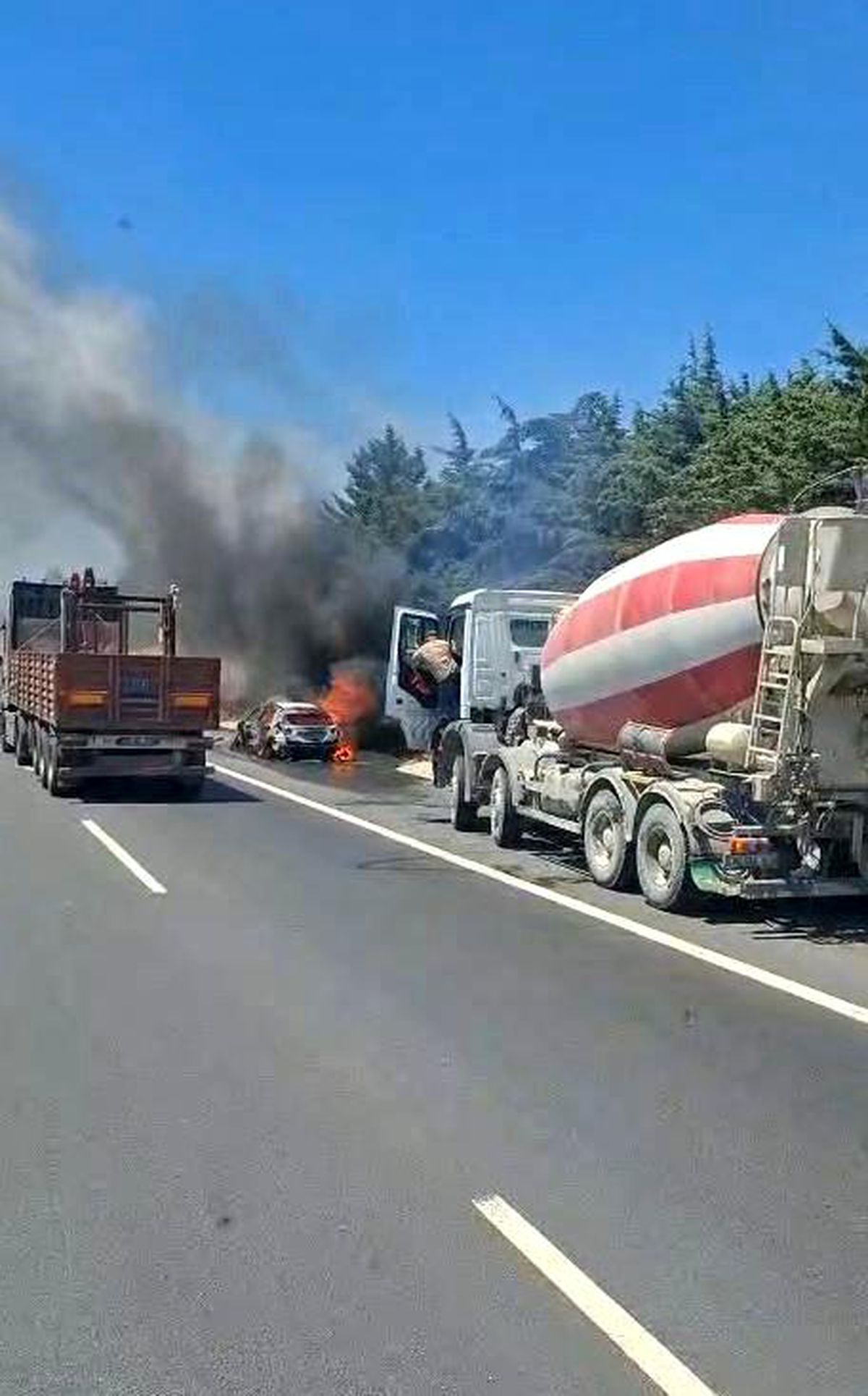 TEM Kumburgaz'da araç yangını