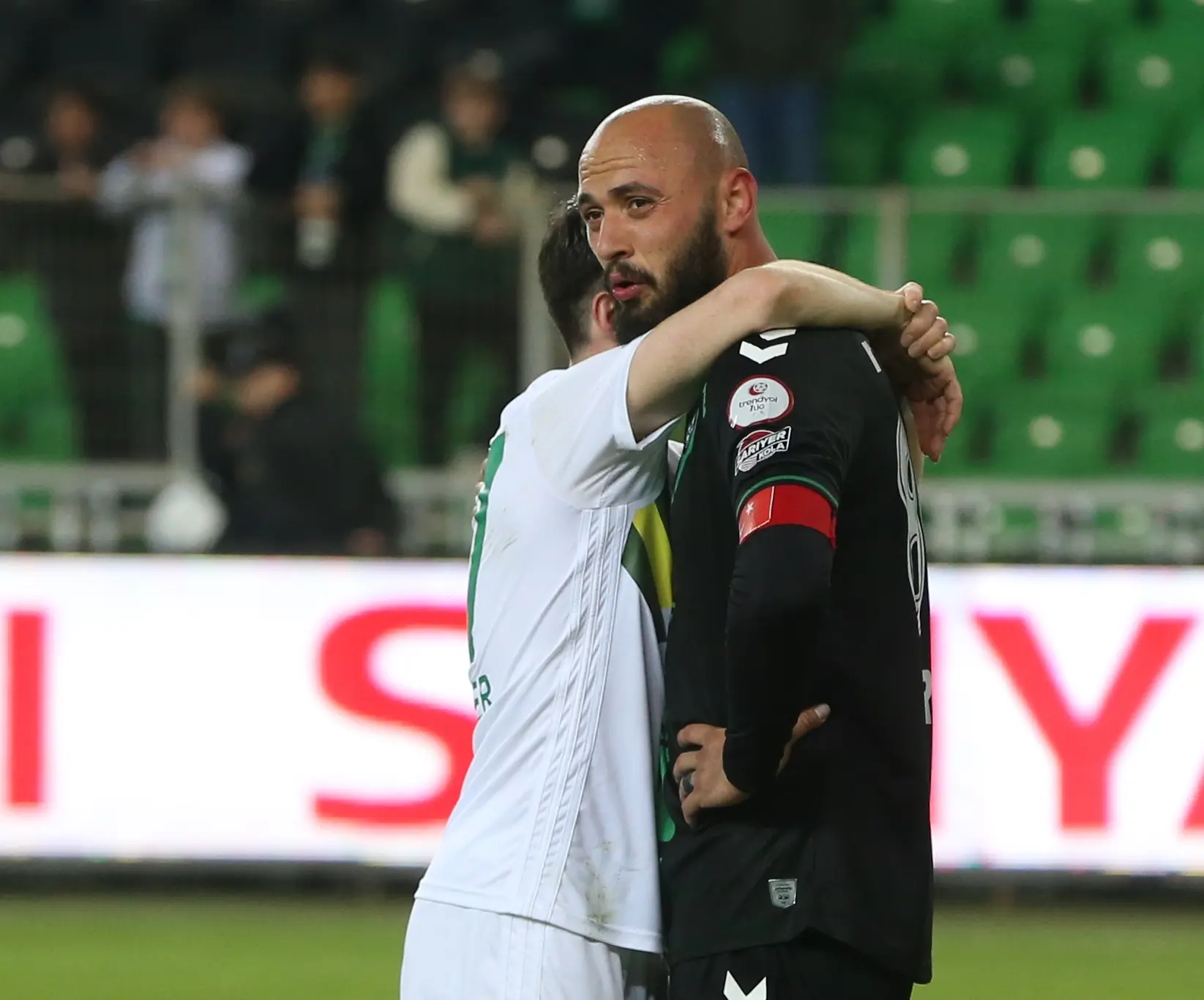 Aliağa FK, Burak Bekaroğlu'nun peşinde