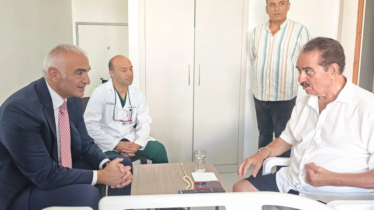 Bakan Ersoy'dan İbrahim Tatlıses'e hastane ziyareti