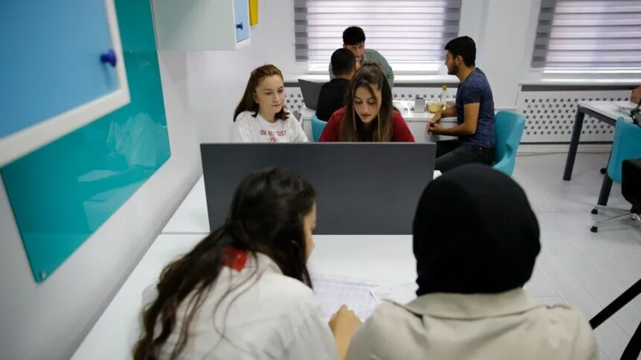 MEB, YKS adayları için 11 binden fazla "Tercih Danışmanlığı Birimi" oluşturdu