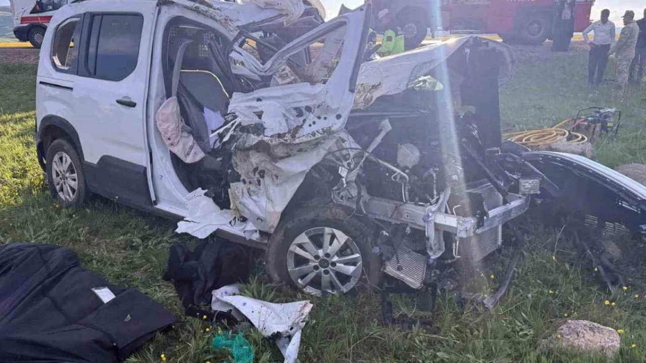 Erzurum'da Can Pazarı: Takla Atan Araçta Üç Ölü, Dört Yaralı