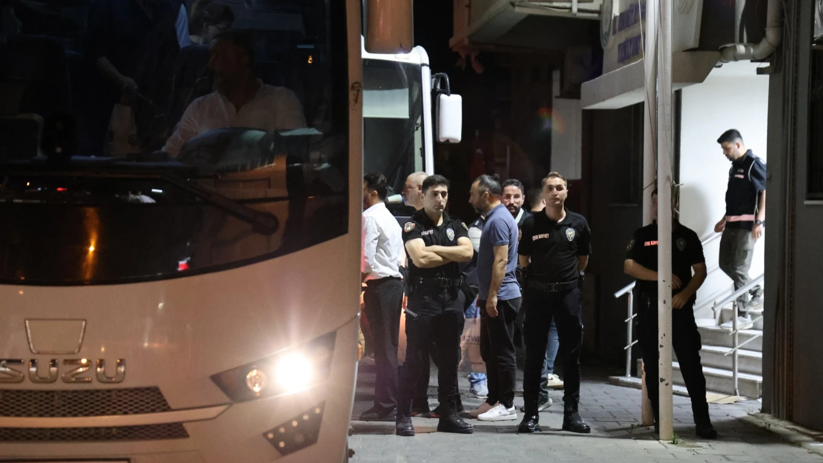 İzmir Seferihisar Belediyesi'ne yönelik rüşvet soruşturması: 20 şüpheli adliyeye sevk edildi