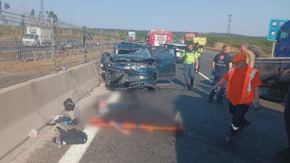Silivri TEM Otoyolu'nda üç aracın karıştığı zincirleme kaza: 5 yaralı