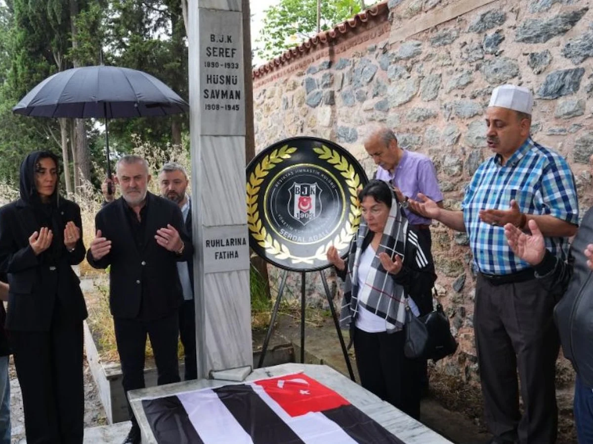 Beşiktaş'ta Şeref Bey kabri başında anıldı