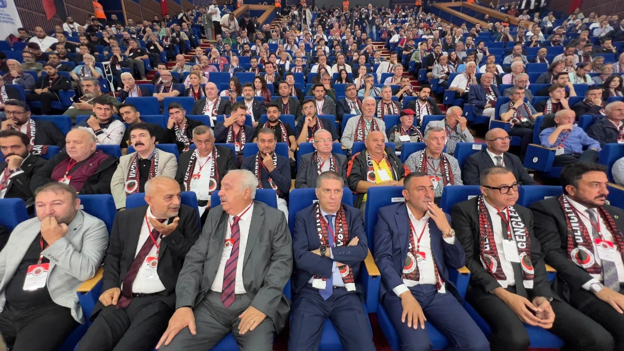 Gençlerbirliği'nde başkan Arda Çakmak güven tazeledi