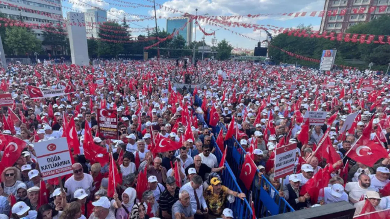 İYİ Parti'nin Bayrak Mitingi başladı: Dervişoğlu'ndan dikkat çeken mesajlar