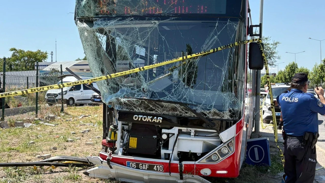 Başkent'te korkunç kaza! EGO otobüsü paramparça oldu: Ölü ve yaralılar var