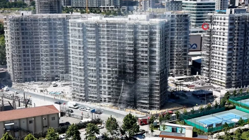Maslak’ta 40 Milyonluk Lüks Otomobilin Altın Amblemi Çalındı