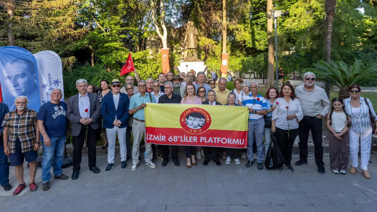 Nazım Hikmet Konak’ta heykeli başında düzenlenen törenle anıldı