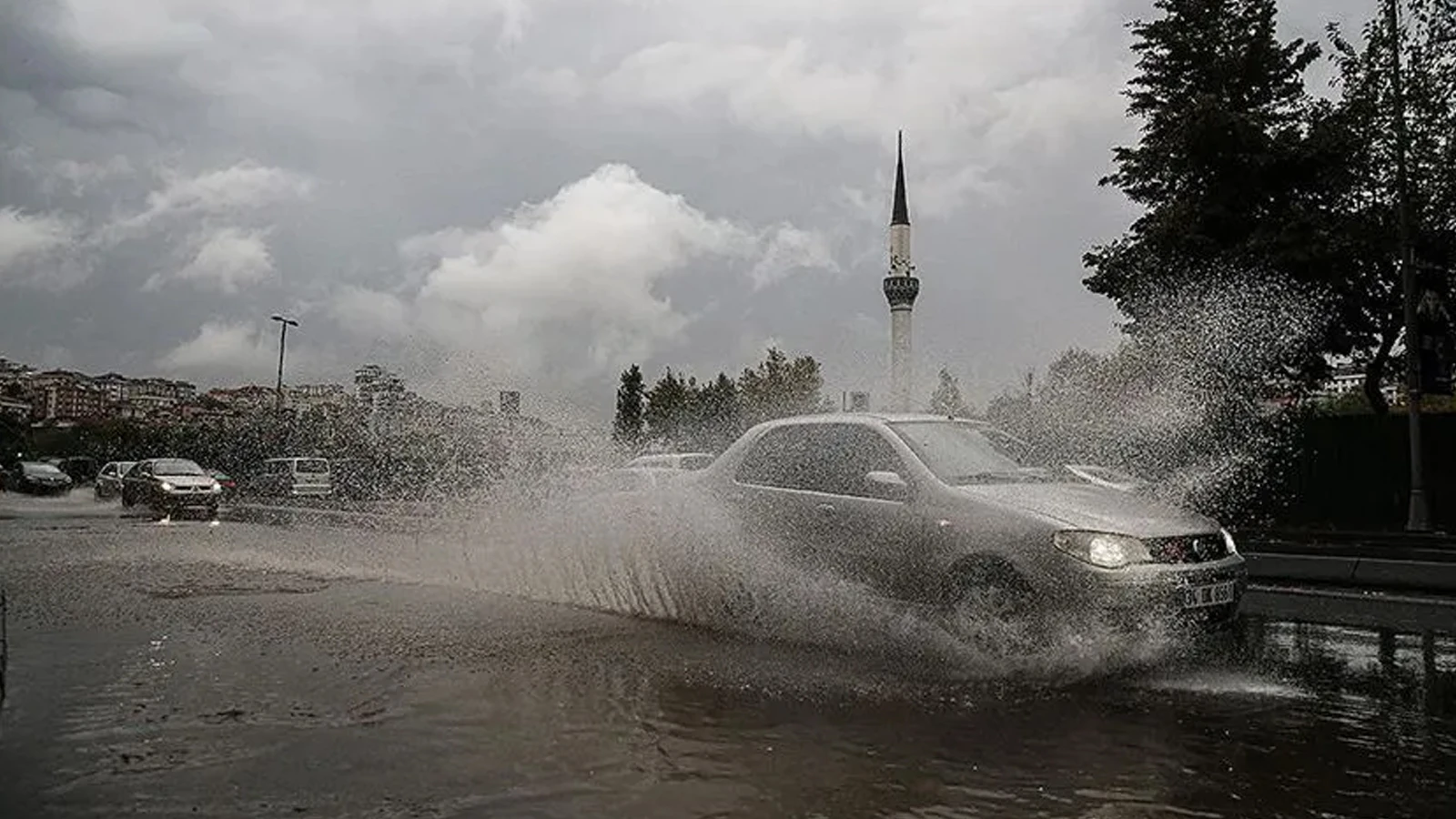 İstanbul için sağanak yağış ve dolu uyarısı