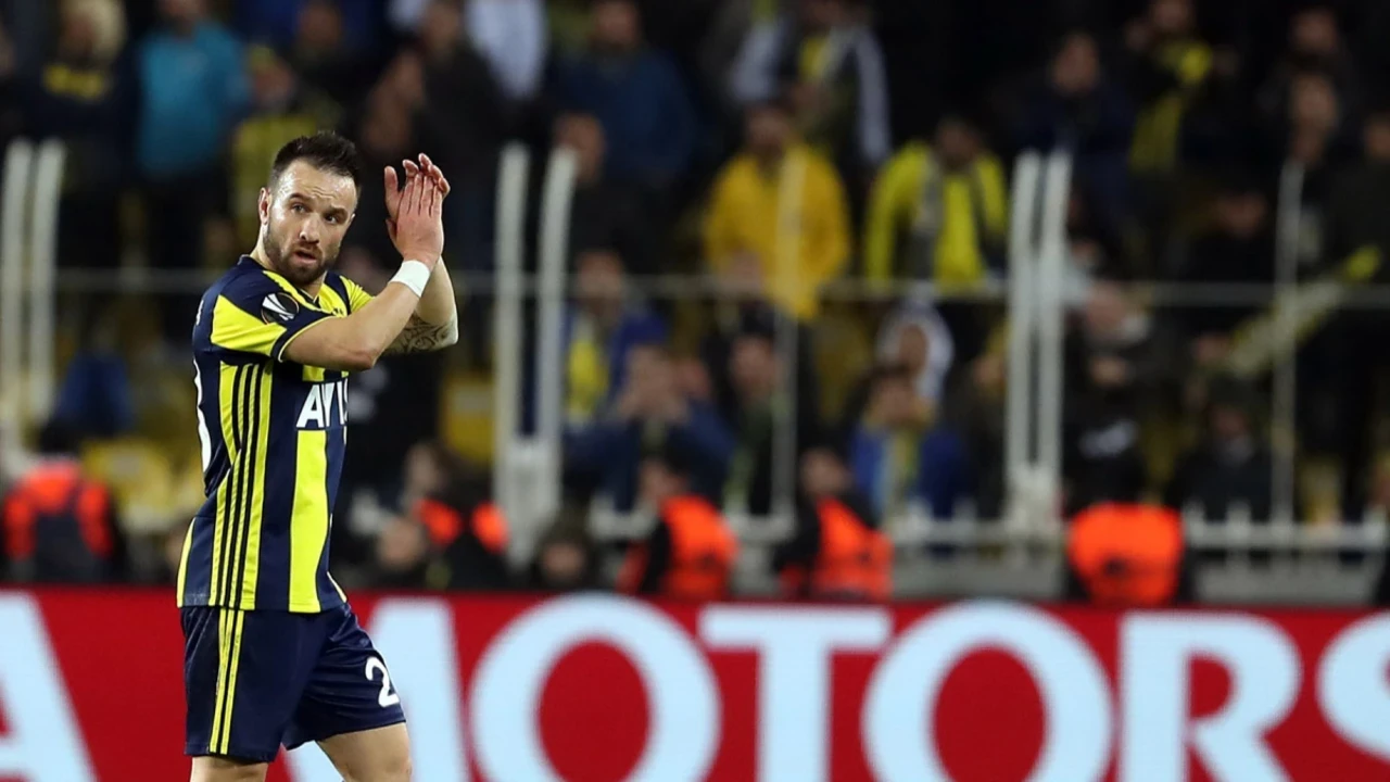 Fenerbahçe'nin eski yıldızının futbolu bırakmaya niyeti yok: 41 yaşında 2. Lig'e gitti