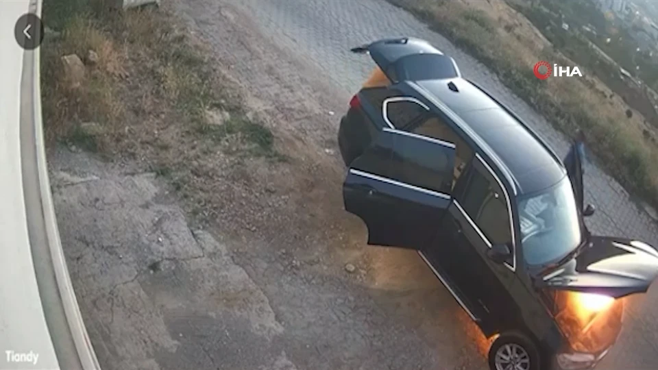 Alev Alan Lüks Otomobilde Korkutan Patlama: Faciadan Dönüldü