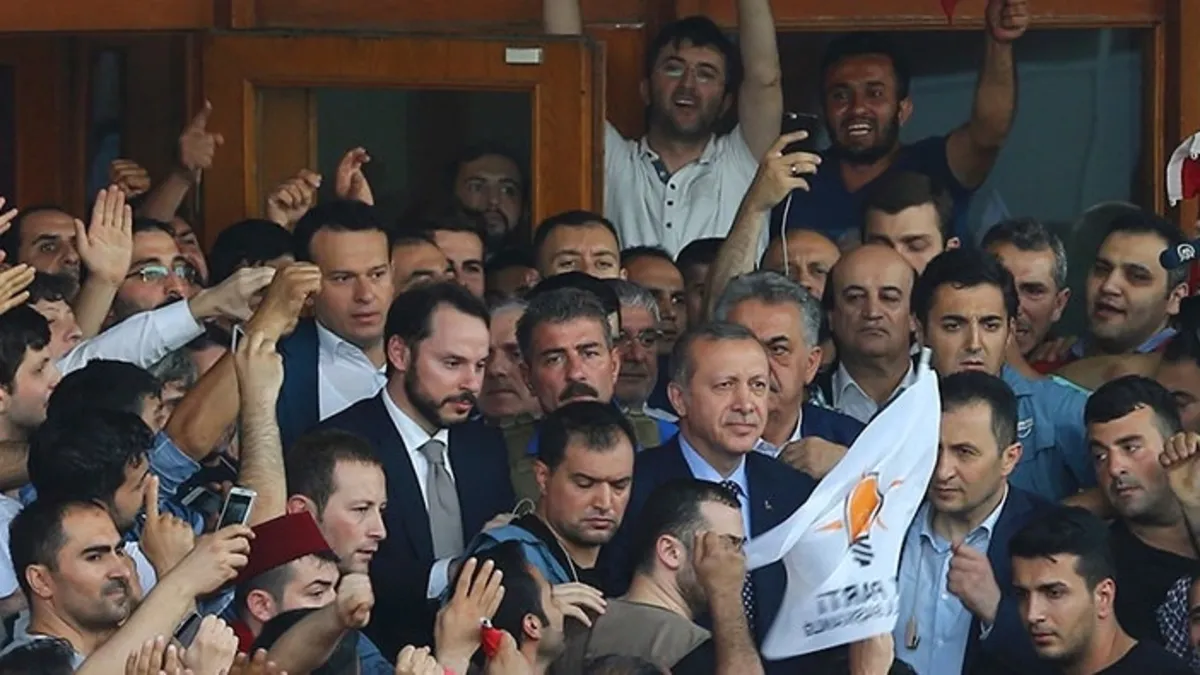 15 Temmuz'da neler yaşandı? Berat Albayrak o geceyi anlattı: 'Uçağımızdaki iki pilottan biri FETÖ'cüydü'