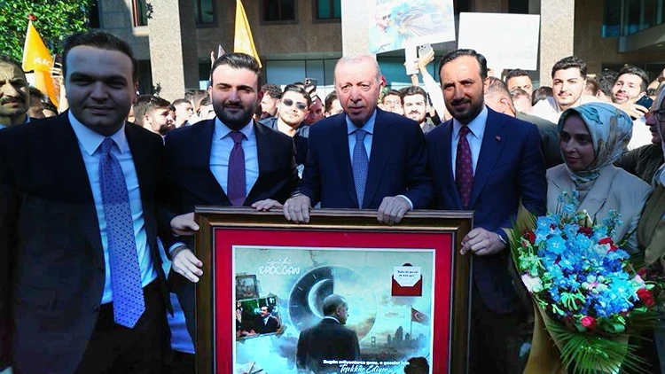 Cumhurbaşkanı Erdoğan’a Babalar Günü sürprizi | Gençlerden dikkat çeken tablo