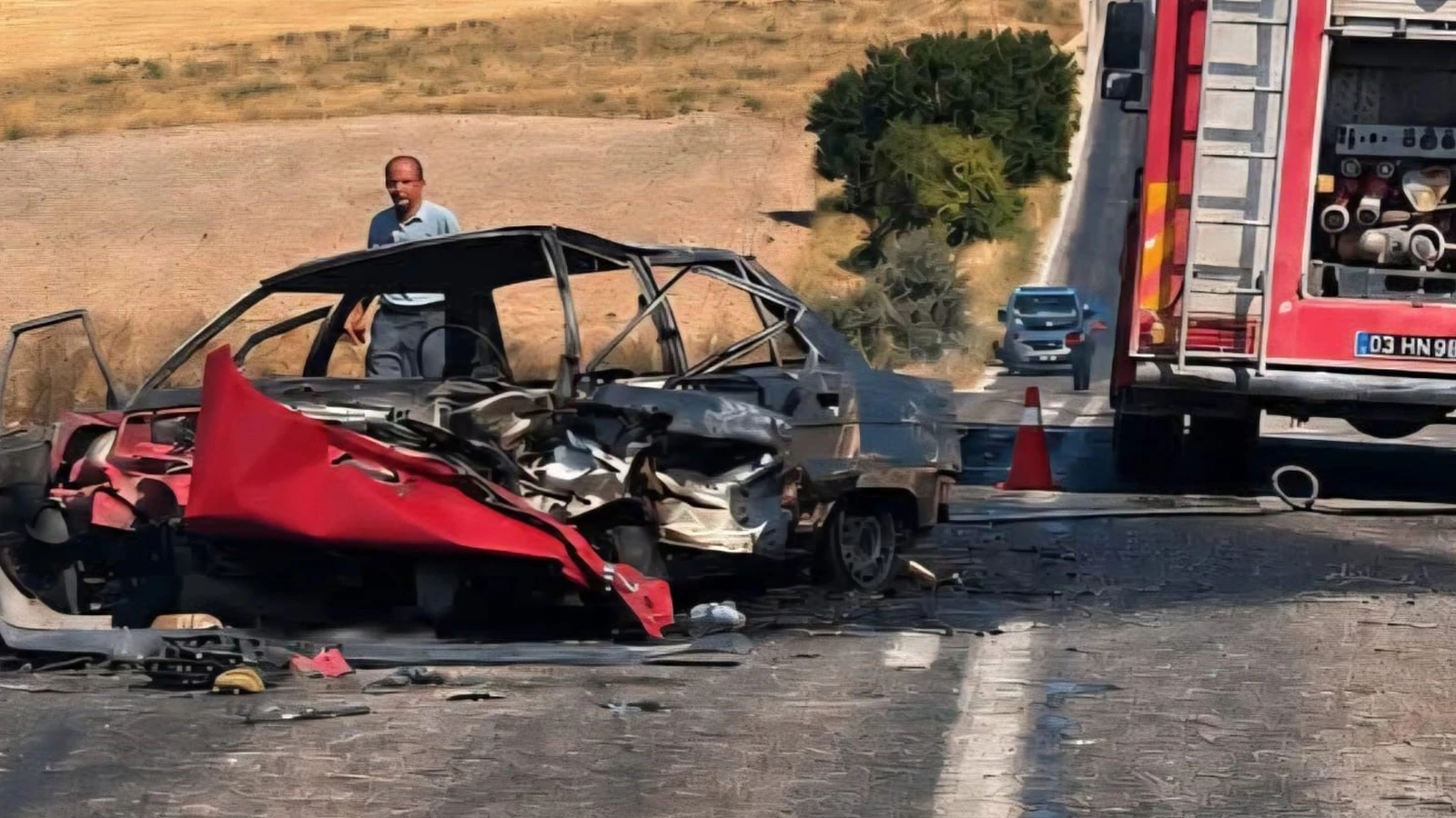 Çarpışan otomobillerden biri alev aldı: 1 ölü, 2 yaralı
