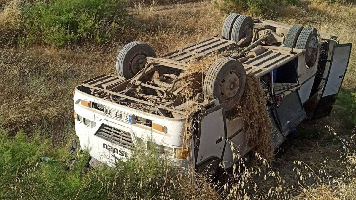 Minibüs devrildi: 6'sı çocuk 16 yaralı