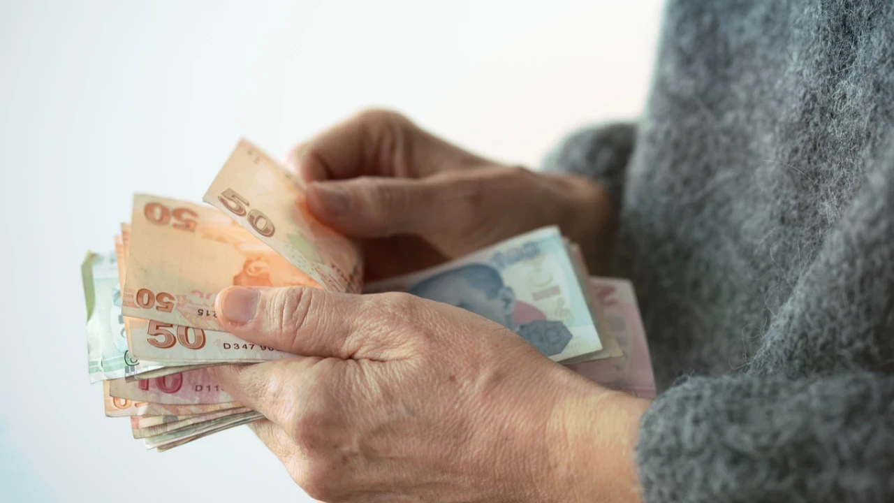 Emekli ve Memur Zammında Kritik Viraj! Ankara Kulislerinden Kara Haber Geldi