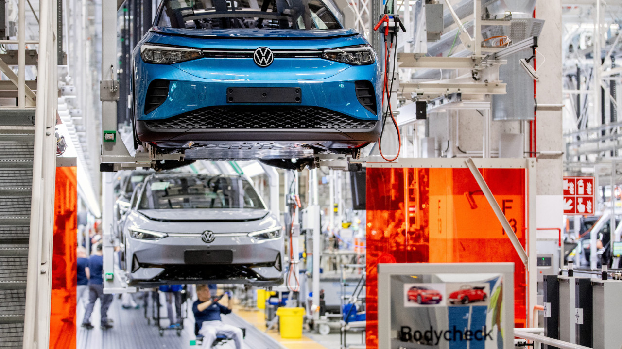 Volkswagen dört fabrikasını kapatacak, 100 bin kişiyi işten çıkaracak