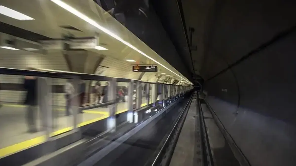 İstanbul'da M7 Metro Hattı’nda arıza! Yolcular tünel içinde yürümek zorunda kaldı