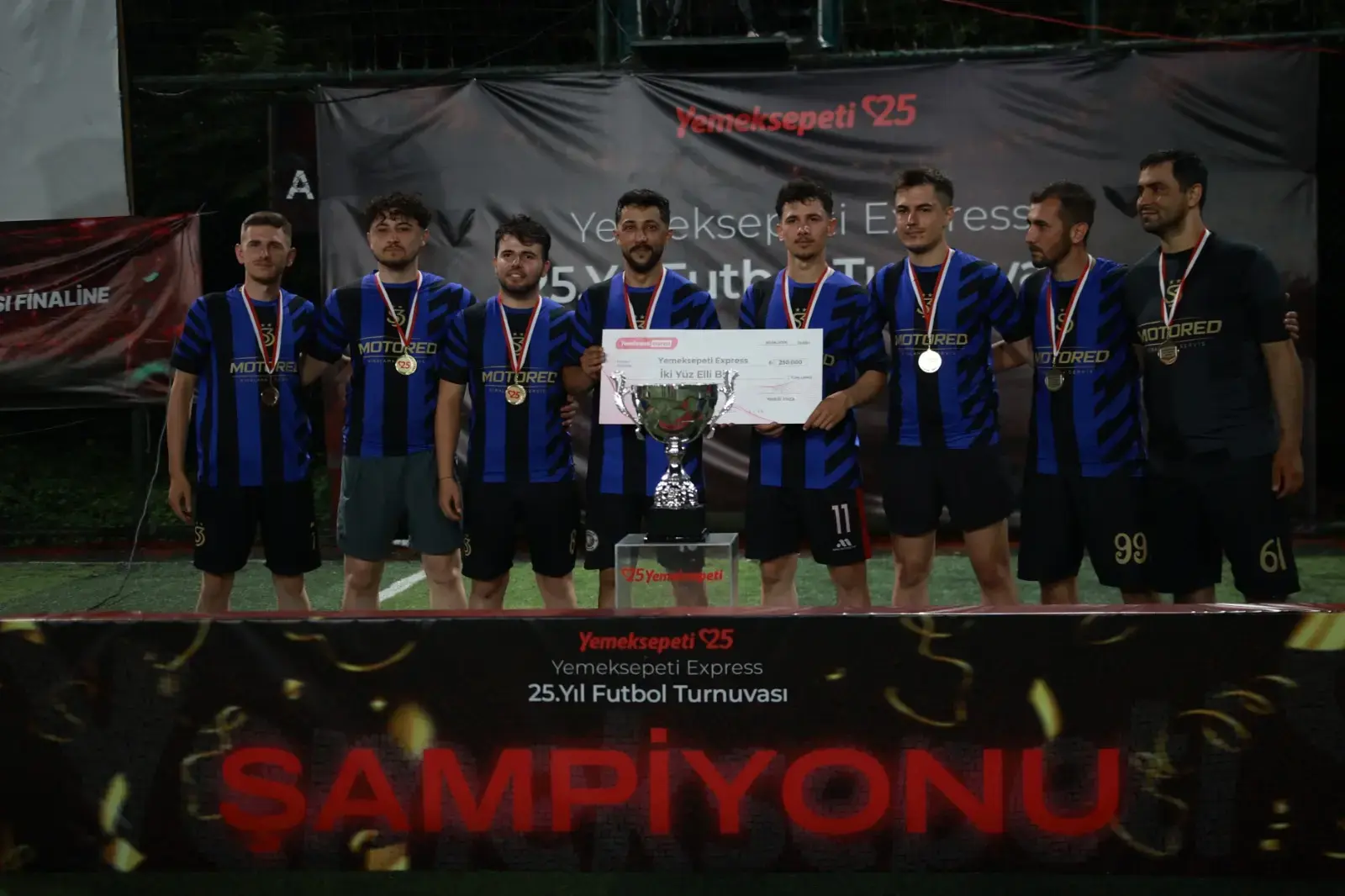 Yemeksepeti Express 25’inci Yıl Futbol Turnuvası’nın şampiyonu ‘Saatte 3’ takımı oldu