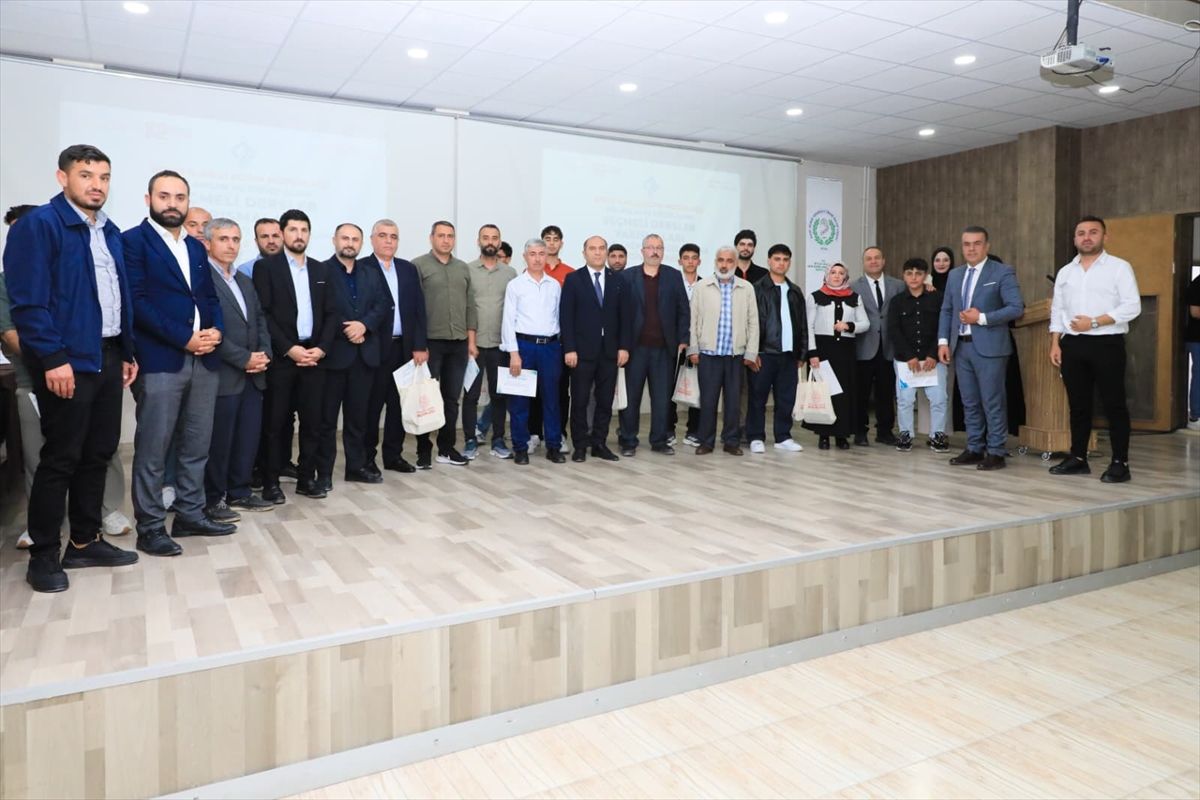 Bitlis'te "Genç Nidalar Kur'an-ı Kerim'i Güzel Okuma Yarışması" yapıldı