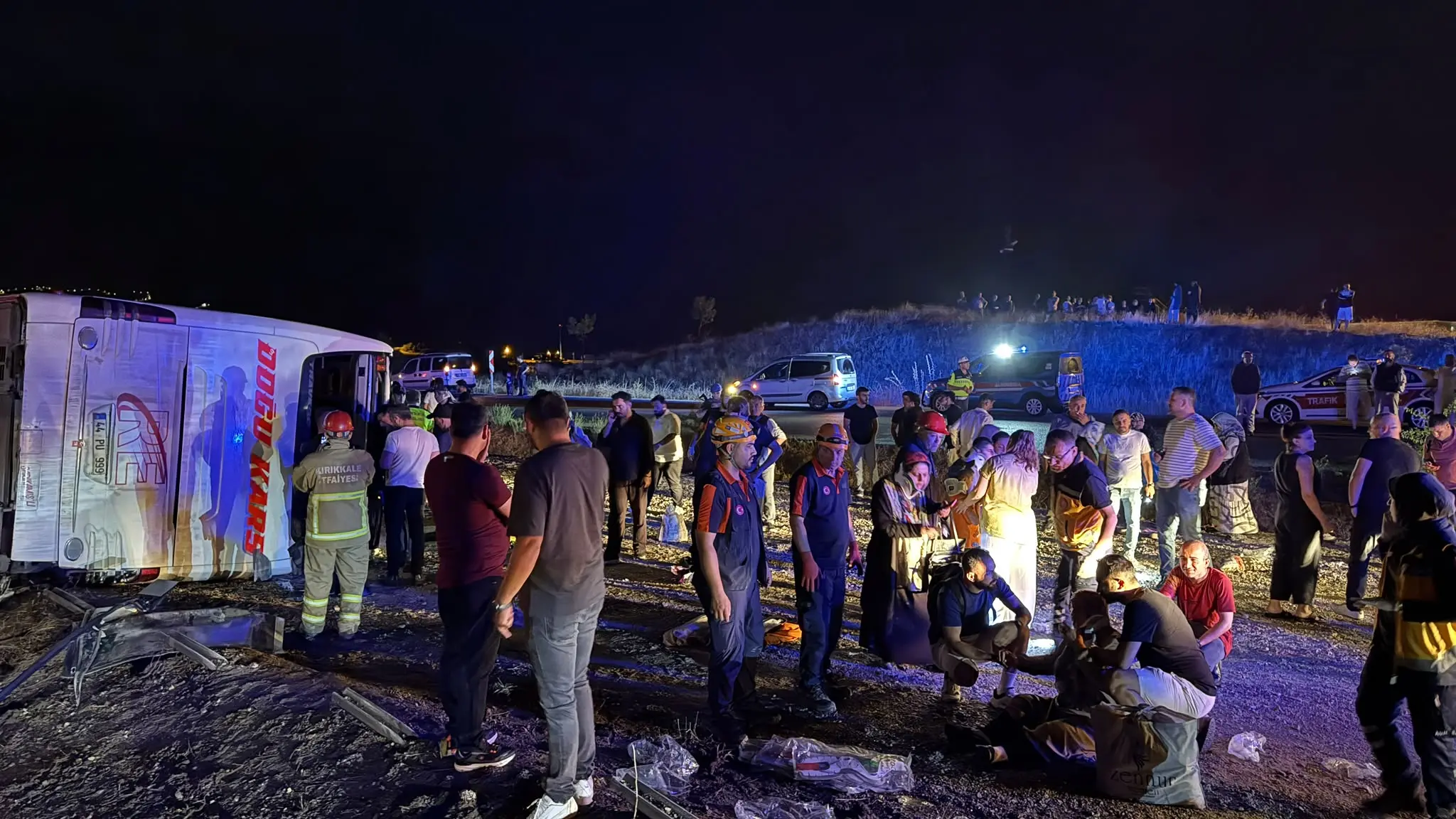 Kırıkkale'de can pazarı! Devrilen otobüsteki 40 kişi yaralandı