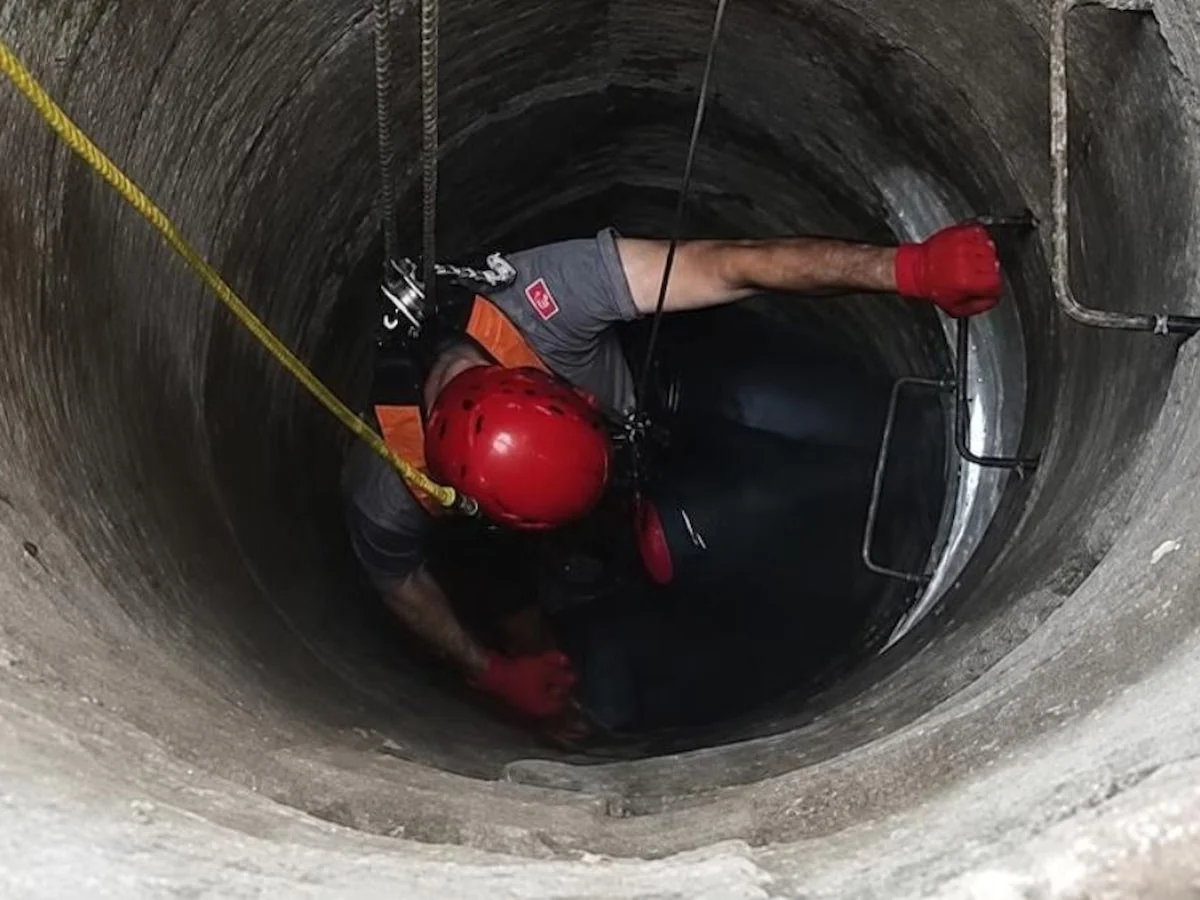 Kırıkkale'de 10 metrelik kuyuya düşen kedi kurtarıldı