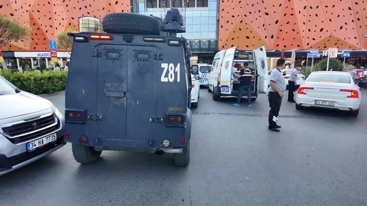 AVM’de silahlı saldırı: 2 yaralı