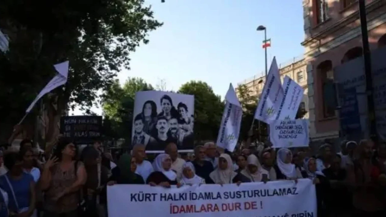 İran Konsolosluğu önünde 'idamları durdurun' çağrısı