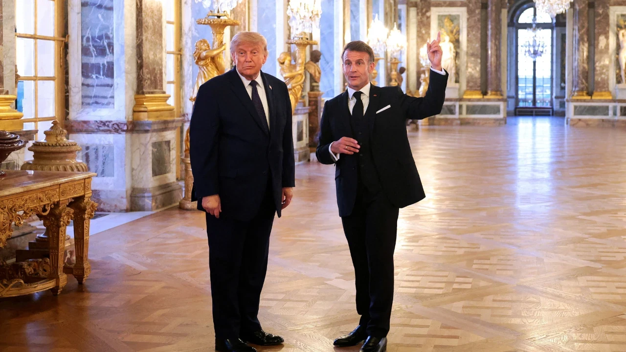 Macron'dan Trump'a: Rejim değişikliği öyle yapılmaz