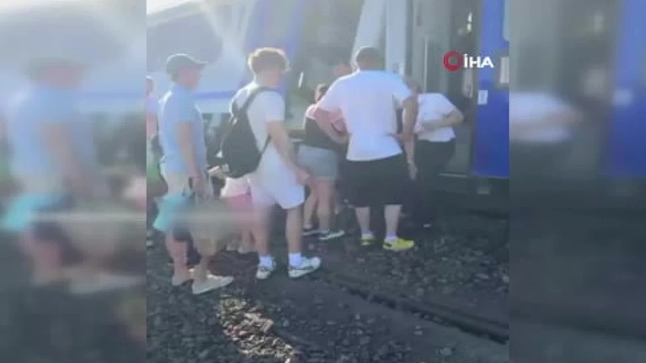 Polonya’da iki yolcu treni çarpıştı: 2 yaralı
