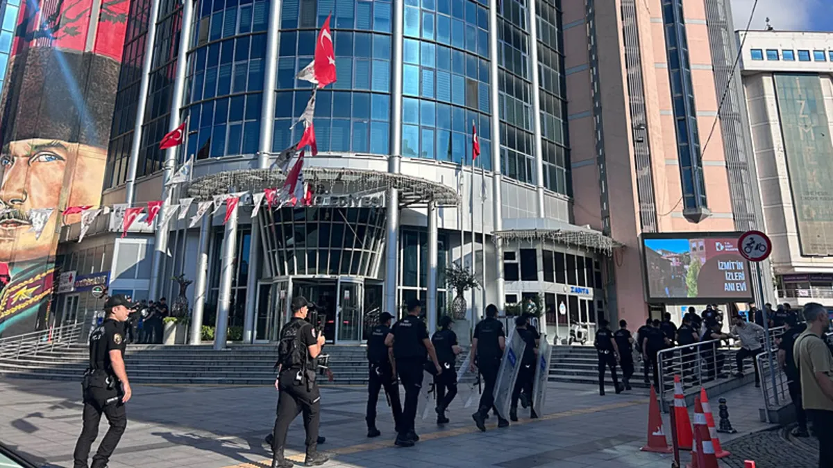 SON DAKİKA… İzmit Belediyesi soruşturmasında gizli tanıktan şok ifade! 1,6 milyonluk ihale 84 milyon TL gösterildi: Veli Ağbaba’nın sevgilisi…