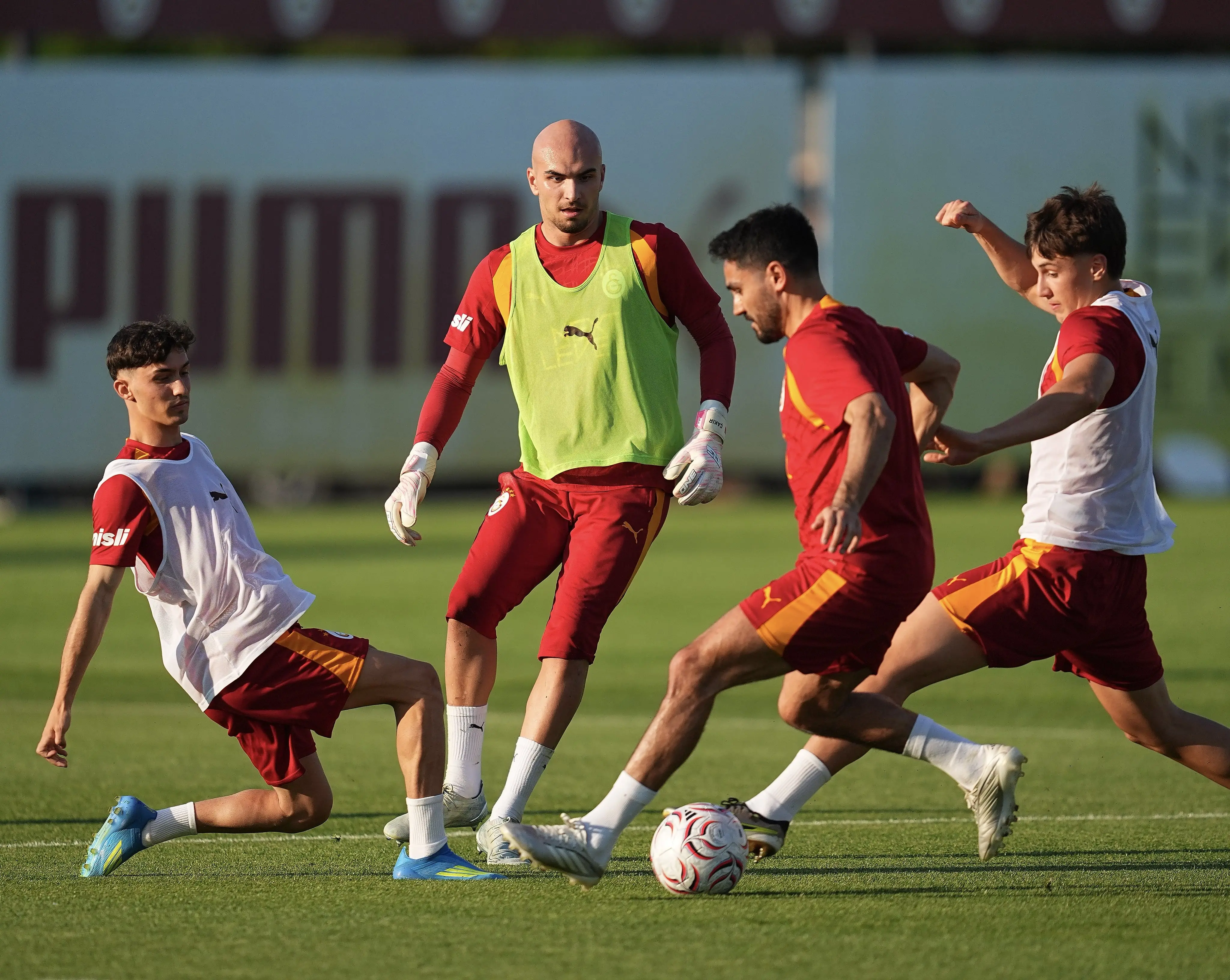Galatasaray'da yeni sezon mesaisi devam ediyor