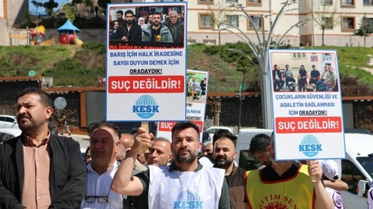 Rojava protestolarına katılan 3 Eğitim Sen yöneticisi sürgün edildi