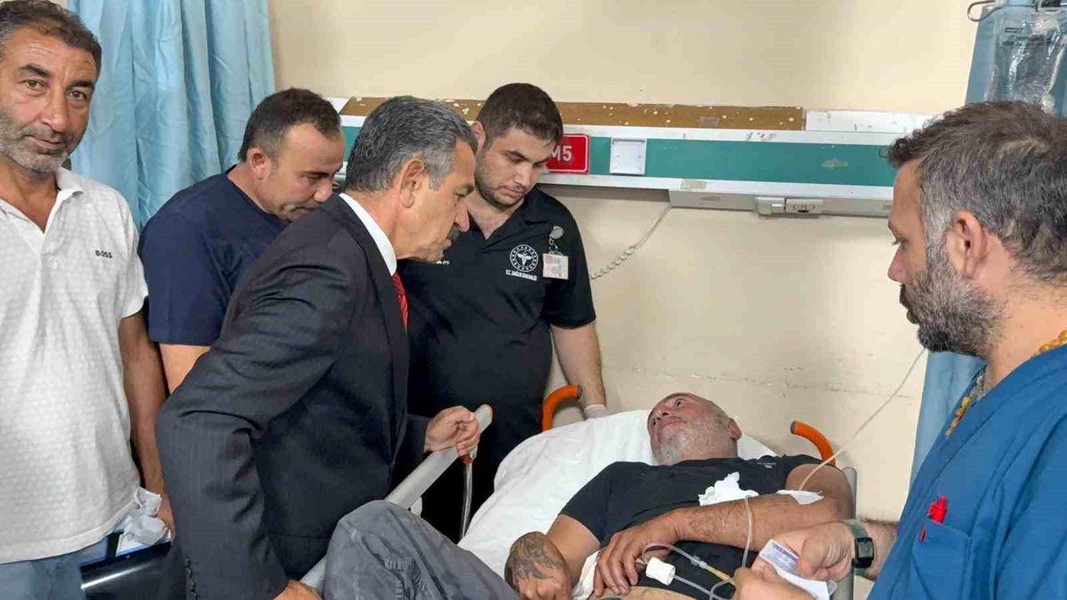 Vali Ekici, Cudi Dağı dönüşünde yaralanan 34 vatandaşı ziyaret etti