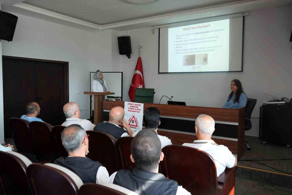 Kütahya'da OBM personeline KKKA hastalığına karşı bilgilendirme eğitimi