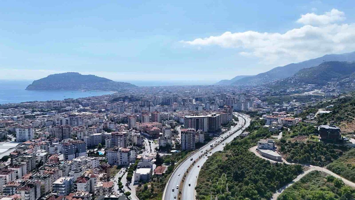 24 ilçede nüfusuyla ilk sırada olan Alanya ilçesinde il olma beklentisi