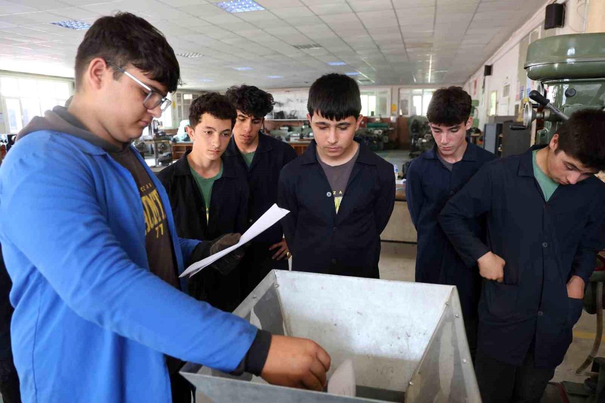 Meslek lisesi öğrencilerinden sıfır atık hamlesi