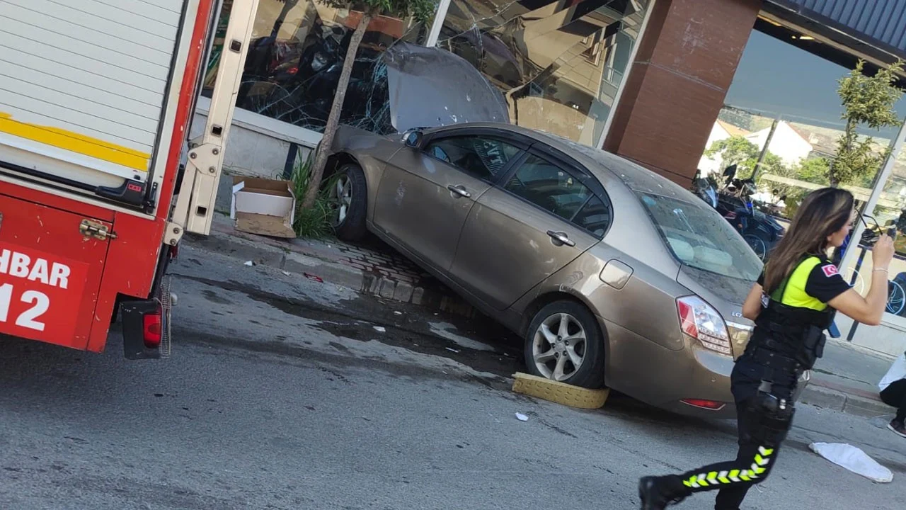 Ehliyetsiz gencin izinsiz aldığı otomobille şehir turu, babasına 2,3 milyonluk zarara neden oldu