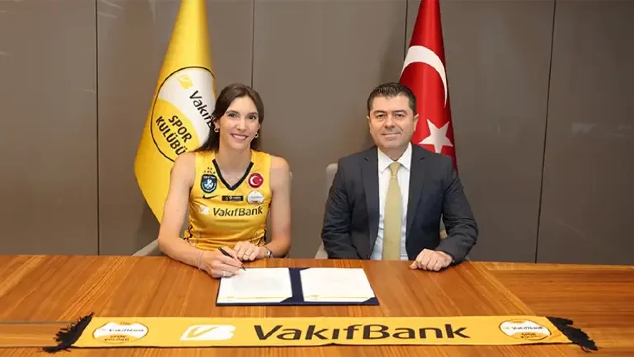 Naz Aydemir Akyol yuvasına döndü! 8 yıl sonra yeniden VakıfBank'ta