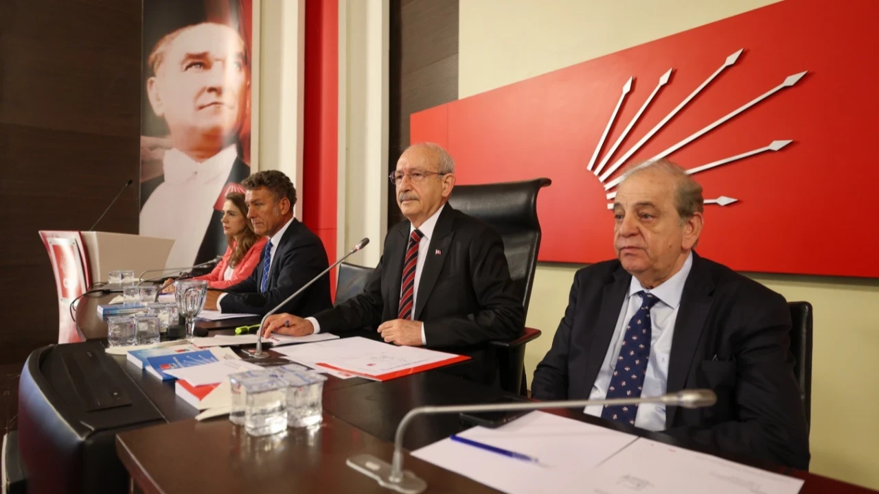 CHP'de Kemal Kılıçdaroğlu fırtınası sürüyor: Bugün 3 milletvekili daha kesin ihraç talebiyle disipline sevk ediliyor!