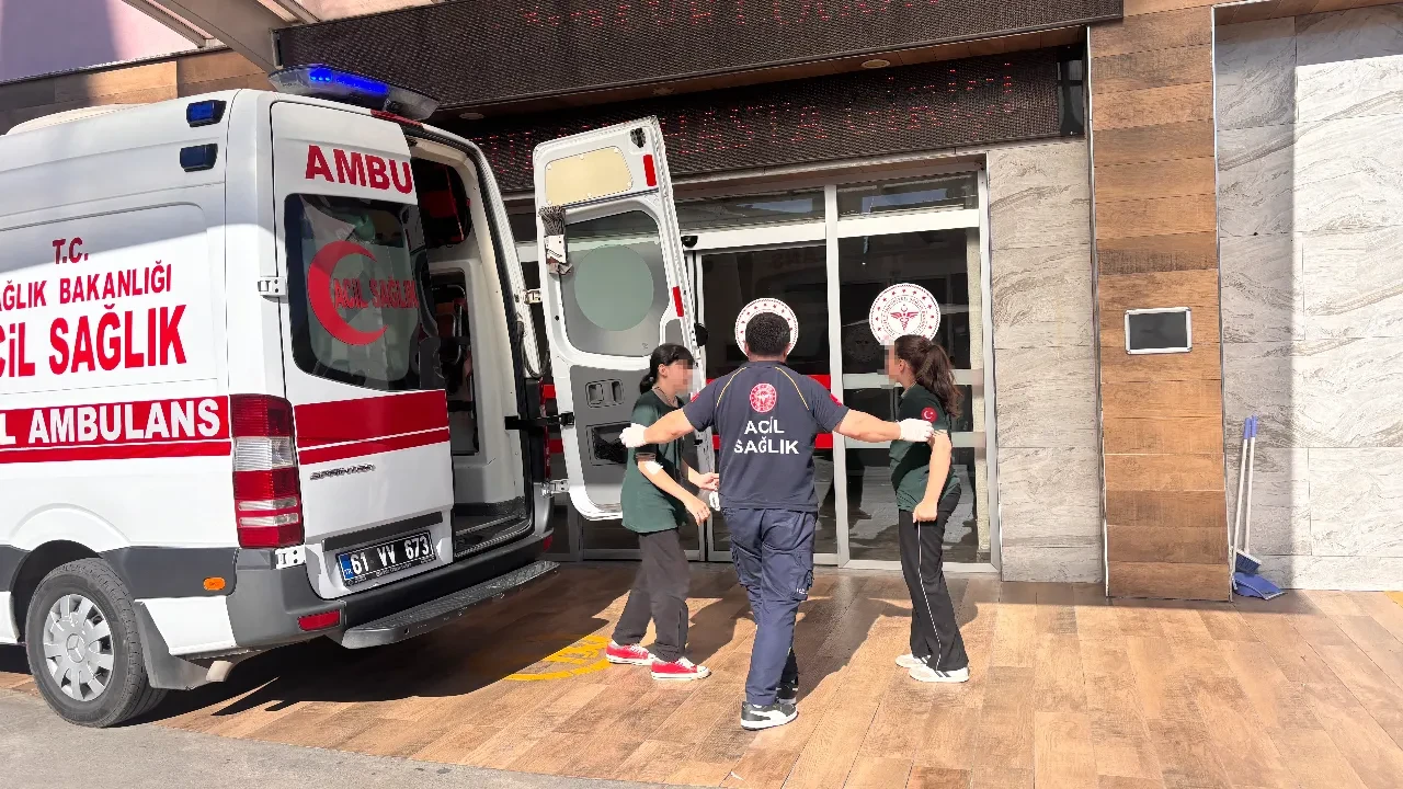 Trabzon'da ortaokulda zehirlenme şüphesi: 12 öğrenci tedavi altında
