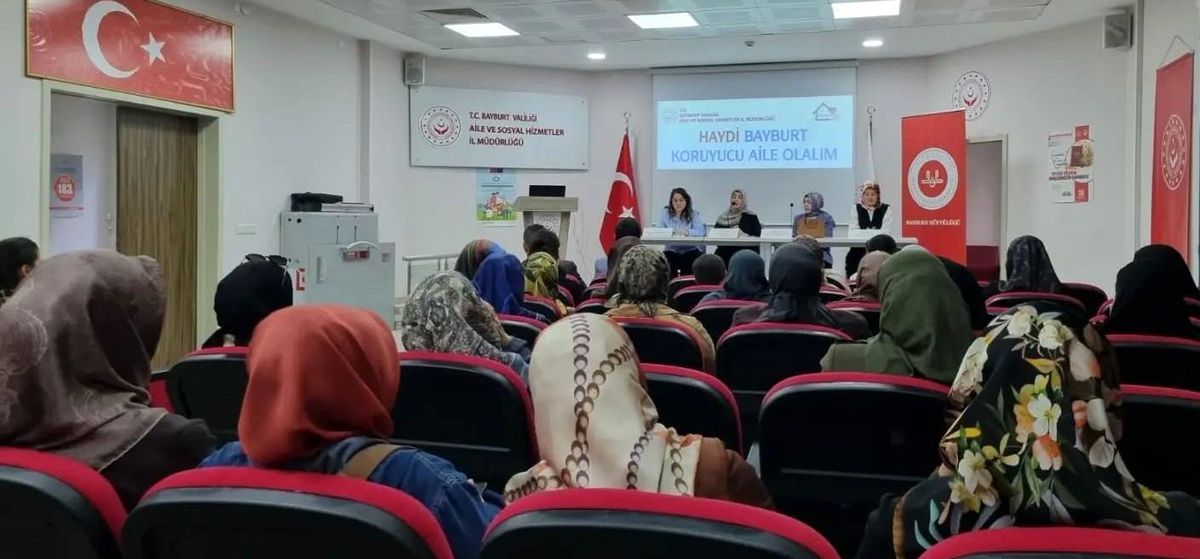 Bayburt'ta 'Bir Yetime Aile Olmak' konulu panel düzenlendi