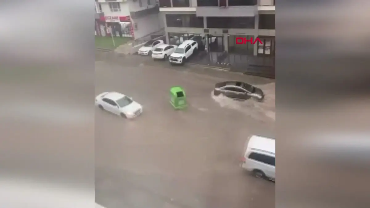 Ankara'da sel alarmı! Sağanak hayatı felç etti