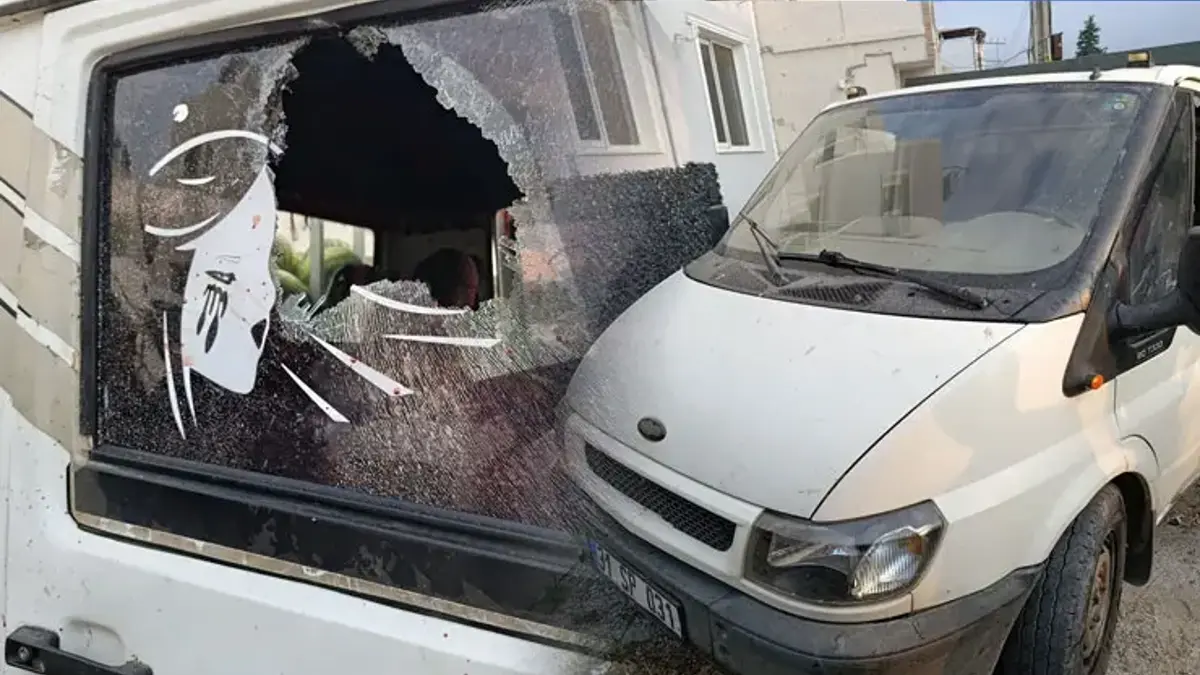 Ucuz karpuz satan rakip esnafa sinirlendi, kamyonetin camlarını kırdı