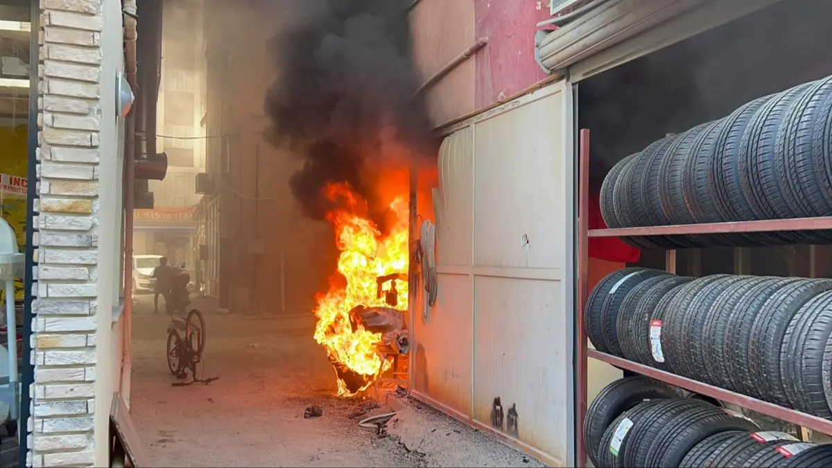 Mersin'de sanayi sitesinde yangın: Lastik tamirhanesi alevlere teslim oldu