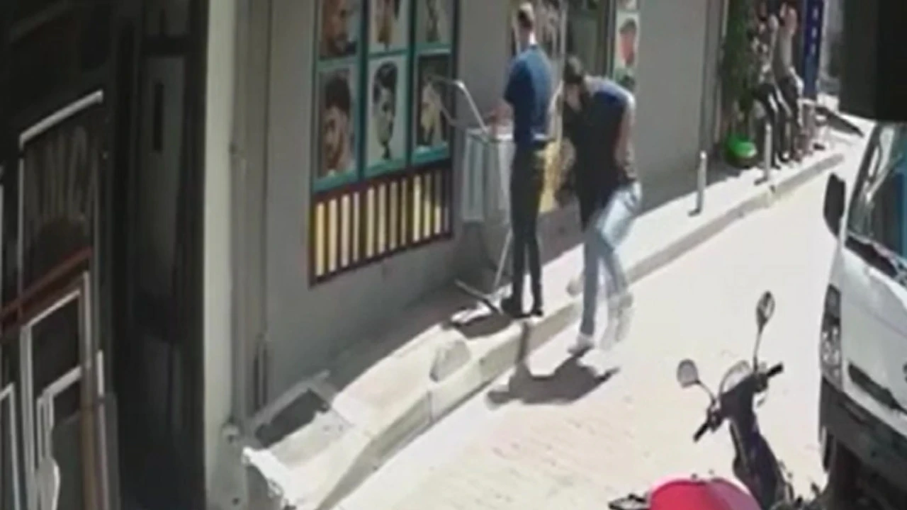 Saç modelini beğenmedi: Berberini günlerce takip etti: Sonunda bıçakladı