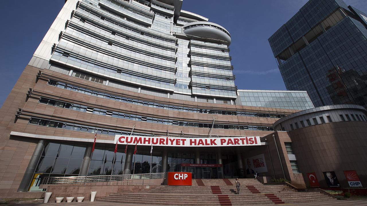 CHP'de 4 il başkanı merkez ilçelerle beraber görevden alındı