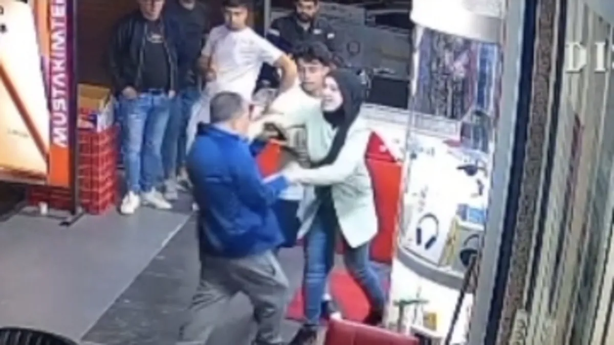 Esenyurt'ta korku dolu anlar! Kadın esnafa bıçak çekti: Sonu yerde bitti